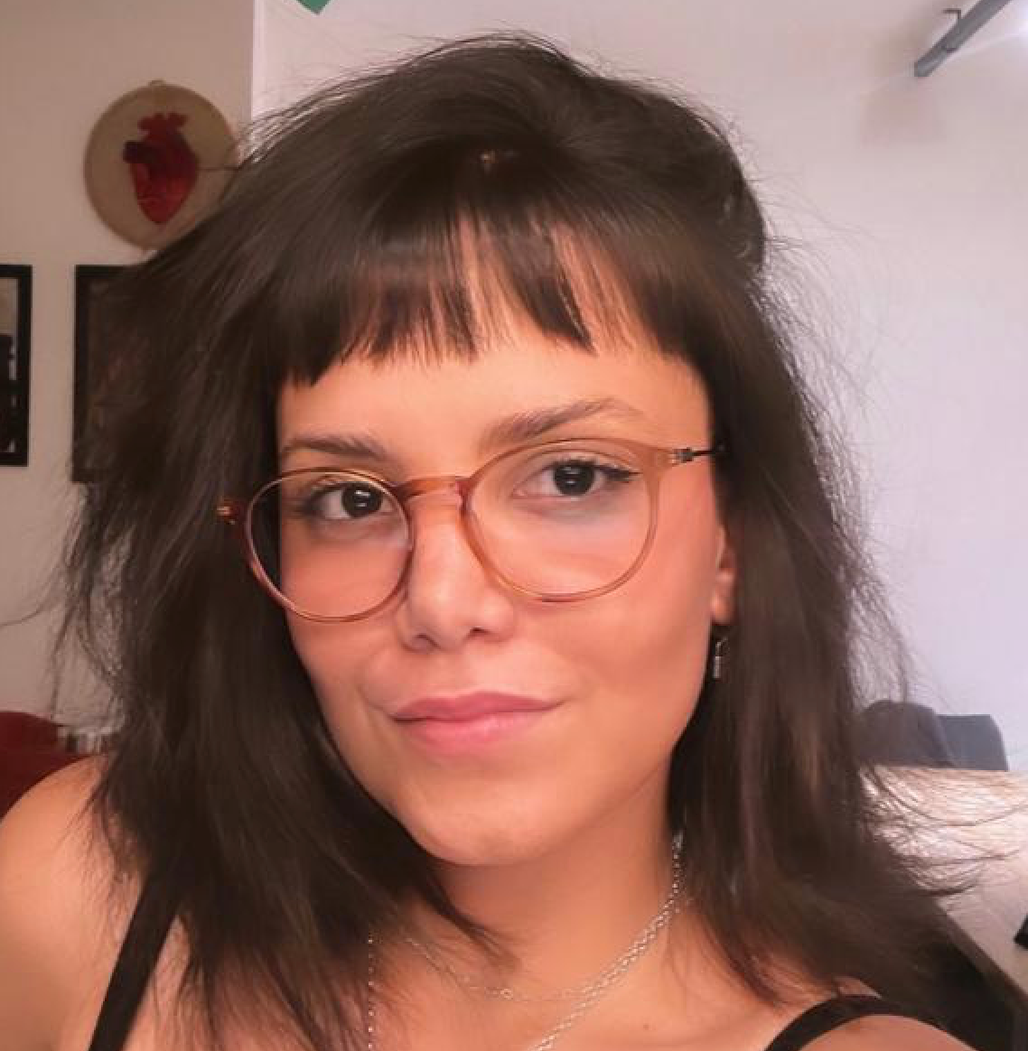 Andriele Barbosa, psicanalista e psicóloga clínica em Florianópolis, foto profissional para página de atendimento.